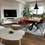 Wohlfuehloase Mit Pool, Kamin & Grosser Terrasse Apartamento *