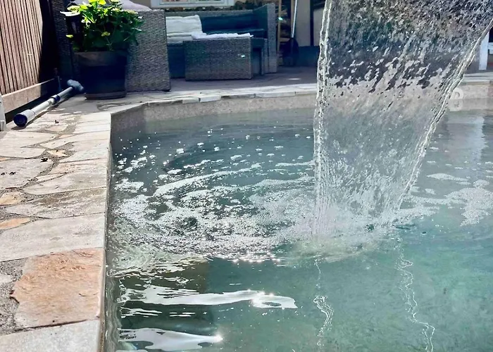 アパート Wohlfuehloase Mit Pool, Kamin & Grosser Terrasse